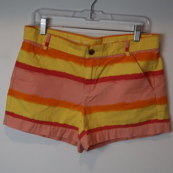 Khakis by GAP Shorts in Sunkissed 6 - Picture 1 of 4